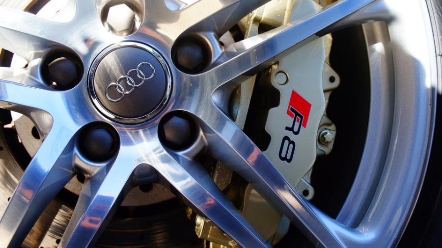 キャリパー塗装施工事例：アウディR8　キャリパー塗装　COLOR:#008 Flash champagne gold IMG8_1500_JKQRy7_sub4.jpg