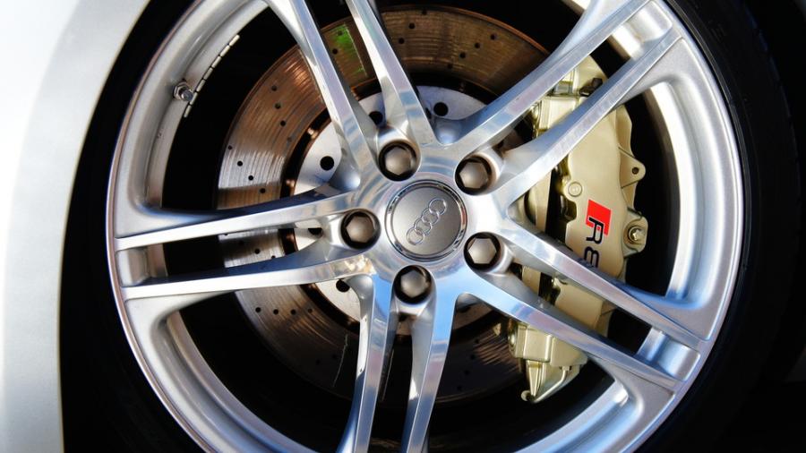 キャリパー塗装施工事例：アウディR8　キャリパー塗装　COLOR:#008 Flash champagne gold IMG8_1500_JKQRy7_sub9.jpg