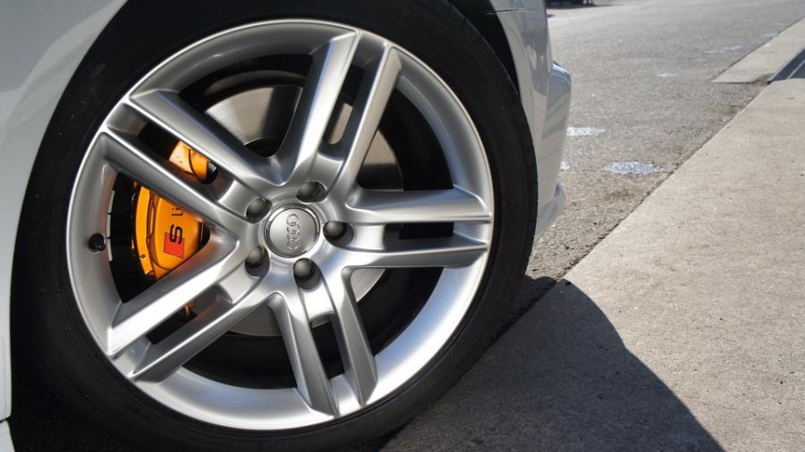 キャリパー塗装施工事例：アウディA6　キャリパー塗装　COLOR:#030 Royal art pearl orange gold IMG8_1505_mvlPYY_sub3.jpg