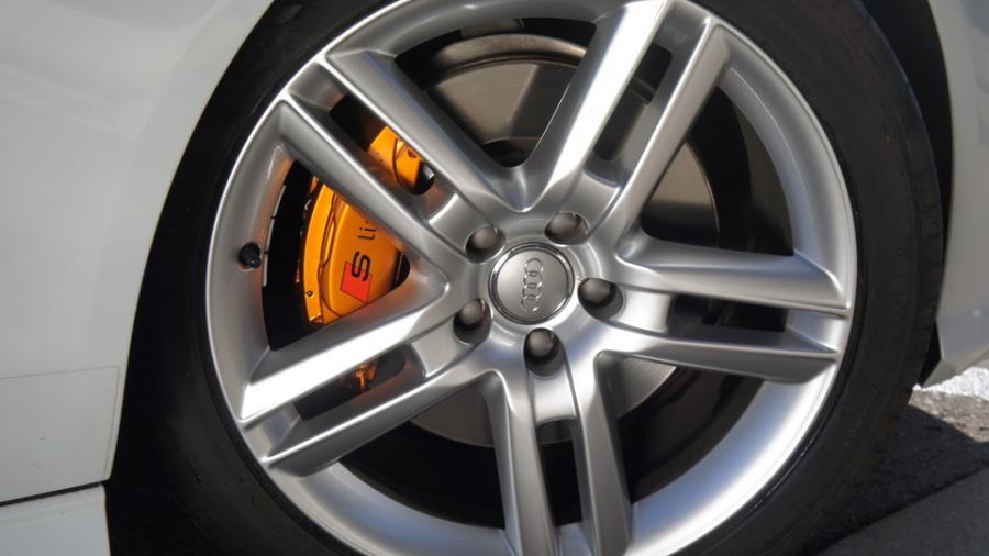 キャリパー塗装施工事例：アウディA6　キャリパー塗装　COLOR:#030 Royal art pearl orange gold IMG8_1505_mvlPYY_sub8.jpg