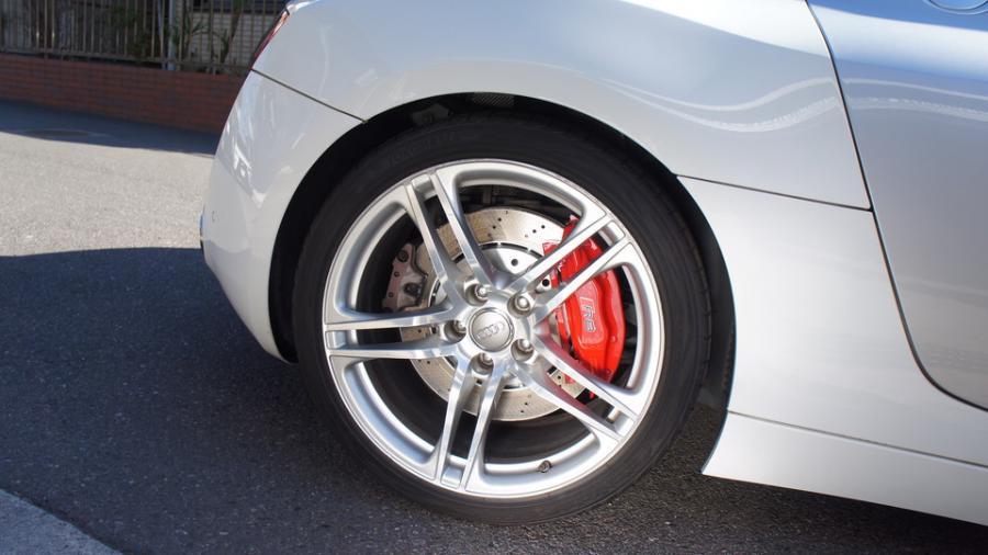 キャリパー塗装施工事例：アウディR8　キャリパー塗装　COLOR:#001 Italian losso solid IMG8_1509_QbZgB0_sub4.jpg