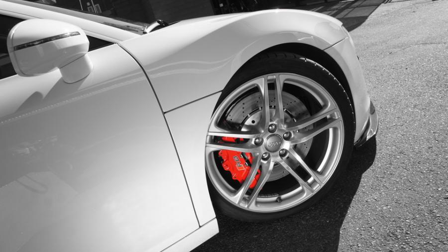 キャリパー塗装施工事例：アウディR8　キャリパー塗装　COLOR:#001 Italian losso solid IMG8_1509_QbZgB0_sub6.jpg