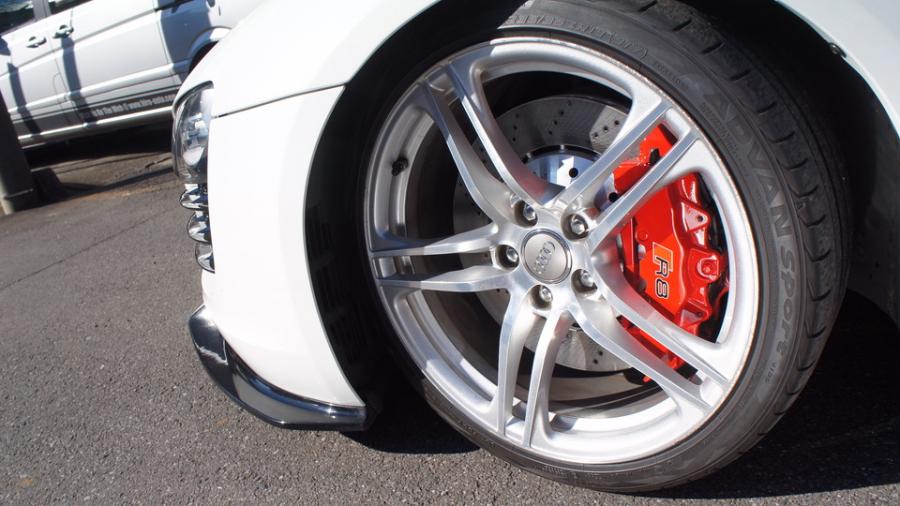 キャリパー塗装施工事例：アウディR8　キャリパー塗装　COLOR:#001 Italian losso solid IMG8_1509_QbZgB0_sub8.jpg