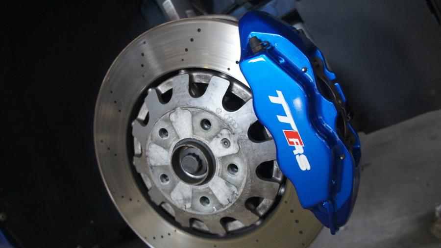 キャリパー塗装施工事例：アウディTTRS　キャリパー塗装　COLOR:#1115 Deep marine blue IMG8_1529_NGzHrj_sub1.jpg