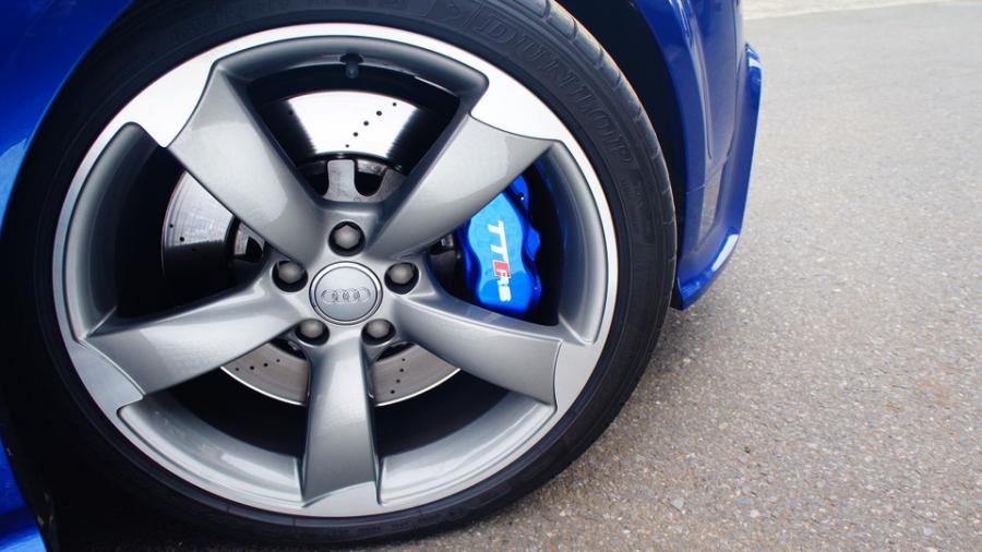 キャリパー塗装施工事例：アウディTTRS　キャリパー塗装　COLOR:#1115 Deep marine blue IMG8_1529_NGzHrj_sub4.jpg