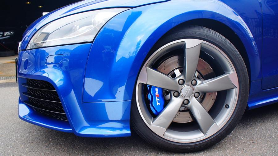 キャリパー塗装施工事例：アウディTTRS　キャリパー塗装　COLOR:#1115 Deep marine blue IMG8_1529_NGzHrj_sub6.jpg