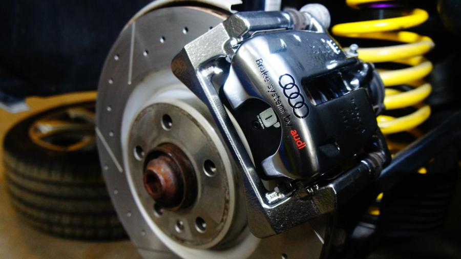 キャリパー塗装施工事例：アウディS4　キャリパー塗装　COLOR:#055 Super shining silver metal finish　ローター加工Type:DS4　D-DASHダストダウンブレーキパット IMG8_1541_mLzJTs_sub1.jpg