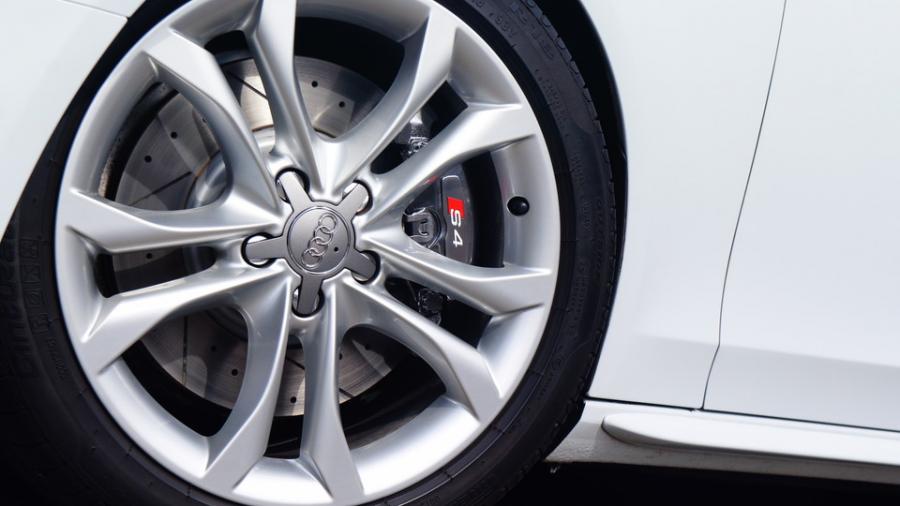 キャリパー塗装施工事例：アウディS4　キャリパー塗装　COLOR:#055 Super shining silver metal finish　ローター加工Type:DS4　D-DASHダストダウンブレーキパット IMG8_1541_mLzJTs_sub10.jpg