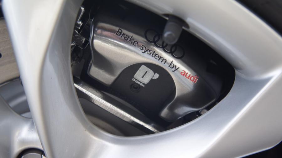 キャリパー塗装施工事例：アウディS4　キャリパー塗装　COLOR:#055 Super shining silver metal finish　ローター加工Type:DS4　D-DASHダストダウンブレーキパット IMG8_1541_mLzJTs_sub8.jpg