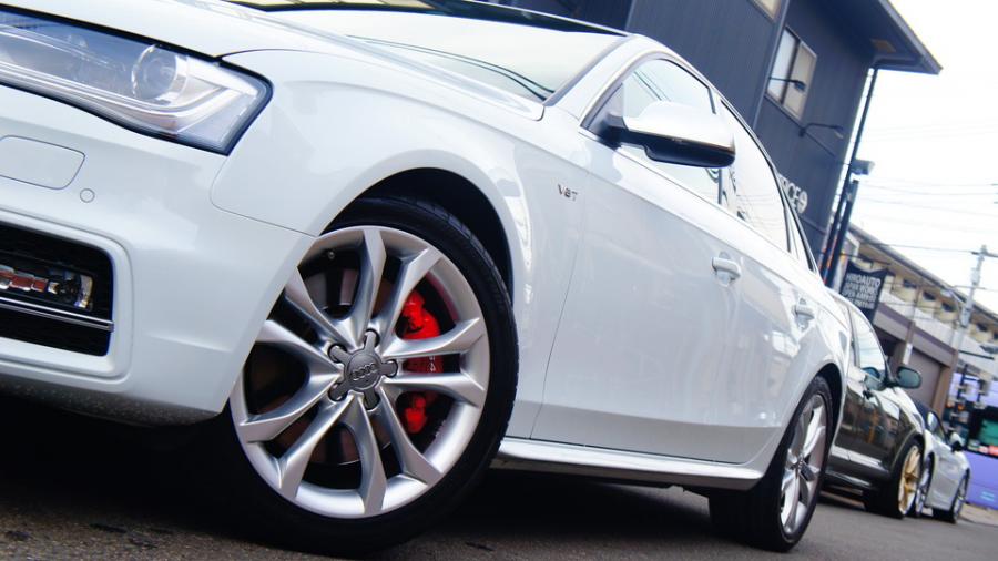 キャリパー塗装施工事例：アウディS４　キャリパー塗装　COLOR:#001 Italian losso solid IMG8_1547_KpmZvI_sub4.jpg