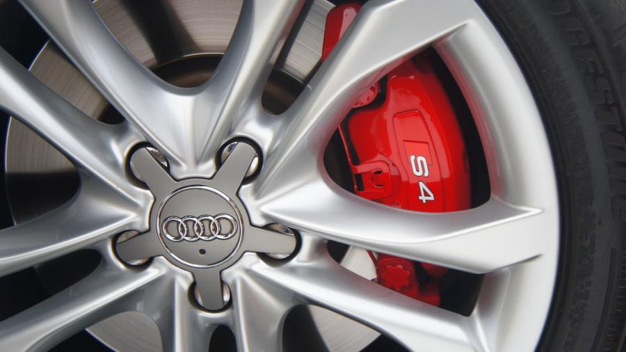 キャリパー塗装施工事例：アウディS４　キャリパー塗装　COLOR:#001 Italian losso solid IMG8_1547_KpmZvI_sub5.jpg