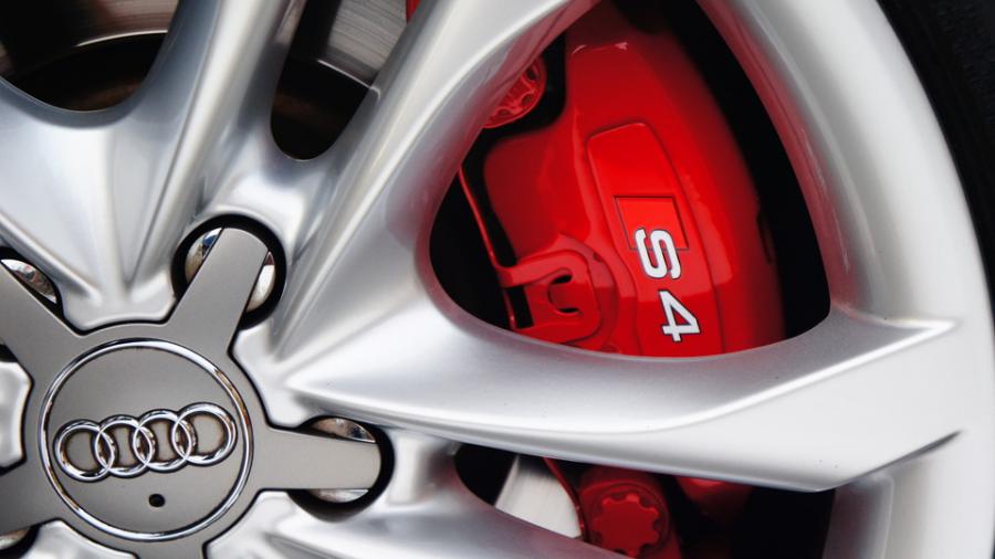 キャリパー塗装施工事例：アウディS４　キャリパー塗装　COLOR:#001 Italian losso solid IMG8_1547_KpmZvI_sub6.jpg