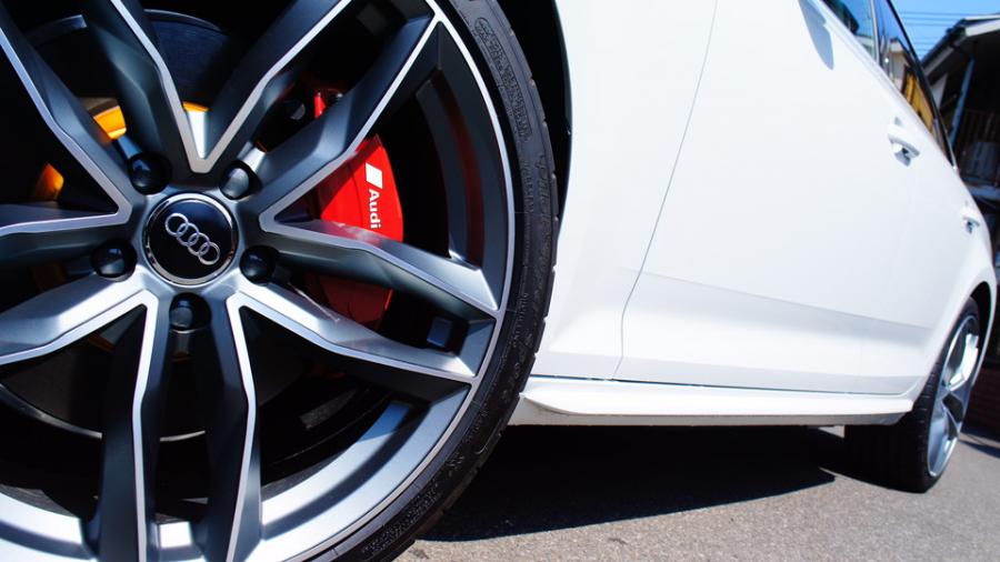 キャリパー塗装施工事例：アウディA4　キャリパー塗装＆ローター塗装　COLOR:#001 Italian losso solid＆#003 Tokyo midnight gold IMG8_1559_9xqF6v_sub4.jpg