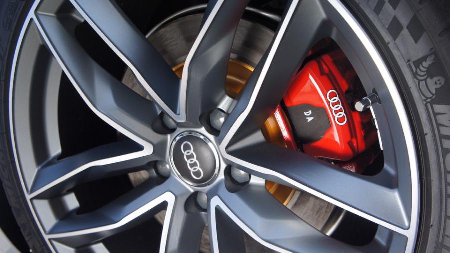 キャリパー塗装施工事例：アウディA4　キャリパー塗装＆ローター塗装　COLOR:#001 Italian losso solid＆#003 Tokyo midnight gold IMG8_1559_9xqF6v_sub9.jpg