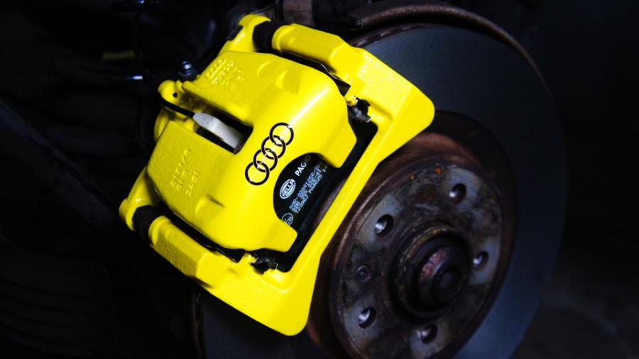 キャリパー塗装施工事例：アウディA7　キャリパー塗装　COLOR:#020 hawaiian passion yellow IMG8_1573_GiAeb1_sub1.jpg