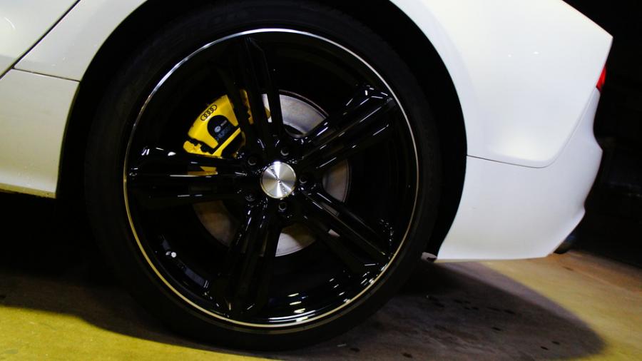 キャリパー塗装施工事例：アウディA7　キャリパー塗装　COLOR:#020 hawaiian passion yellow IMG8_1573_GiAeb1_sub8.jpg