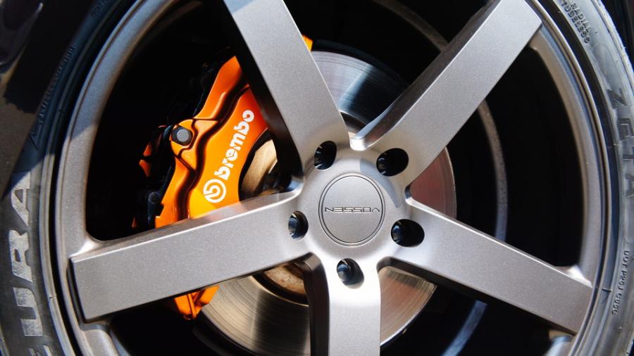 アウディQ7　キャリパー塗装　COLOR:#030 Royal art pearl orange gold