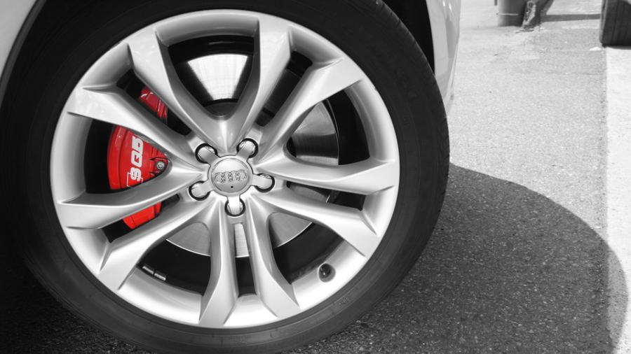 キャリパー塗装施工事例：アウディSQ5　キャリパー塗装　COLOR:#001 Italian losso solid IMG8_1606_BEcGU1_sub5.jpg