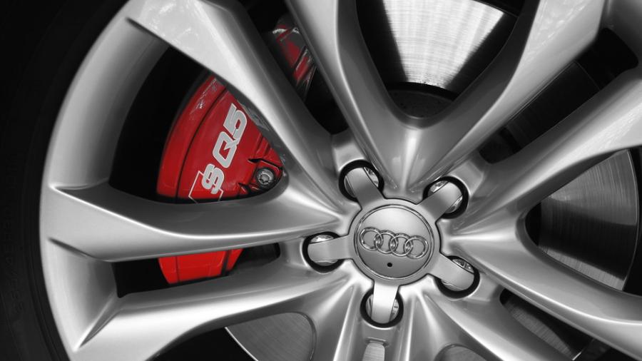 キャリパー塗装施工事例：アウディSQ5　キャリパー塗装　COLOR:#001 Italian losso solid IMG8_1606_BEcGU1_sub6.jpg