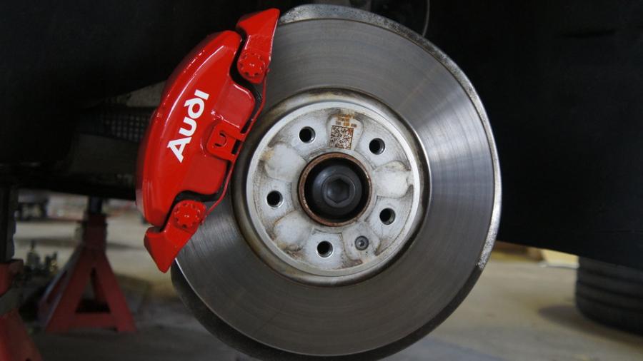 キャリパー塗装施工事例：アウディA5　キャリパー塗装　COLOR:#001 Italian losso solid　ホイール塗装：ブラック系 IMG8_1615_x66x5j_sub1.jpg