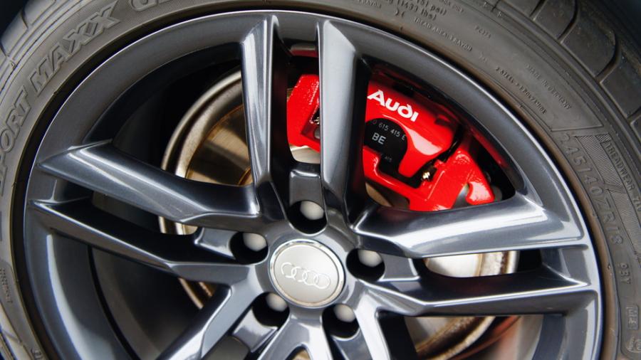 キャリパー塗装施工事例：アウディA5　キャリパー塗装　COLOR:#001 Italian losso solid　ホイール塗装：ブラック系 IMG8_1615_x66x5j_sub5.jpg