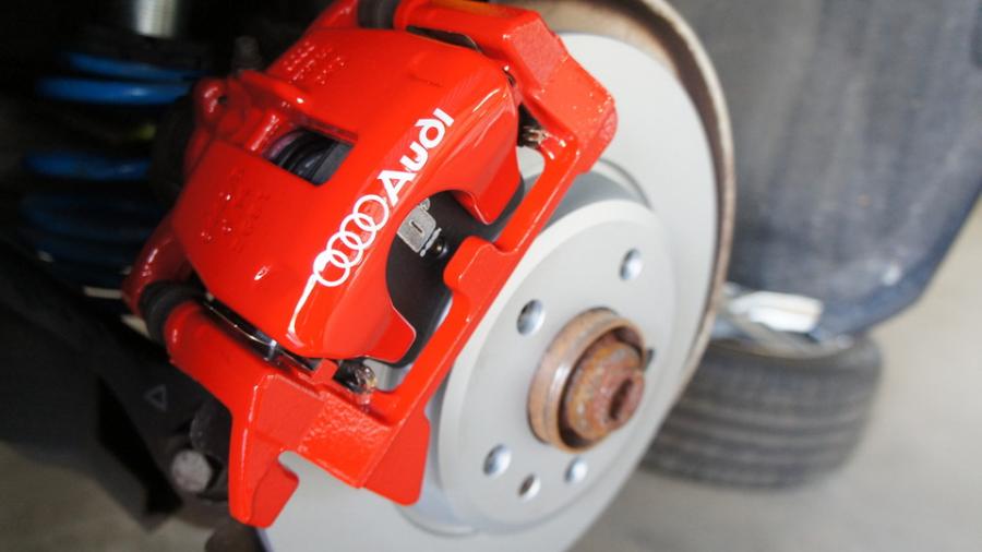 キャリパー塗装施工事例：アウディA4　キャリパー塗装　COLOR:#001 Italian losso solid　DIXELローターへ交換　D-DASHブレーキパット一台分装着 IMG8_1621_txhia1_sub1.jpg