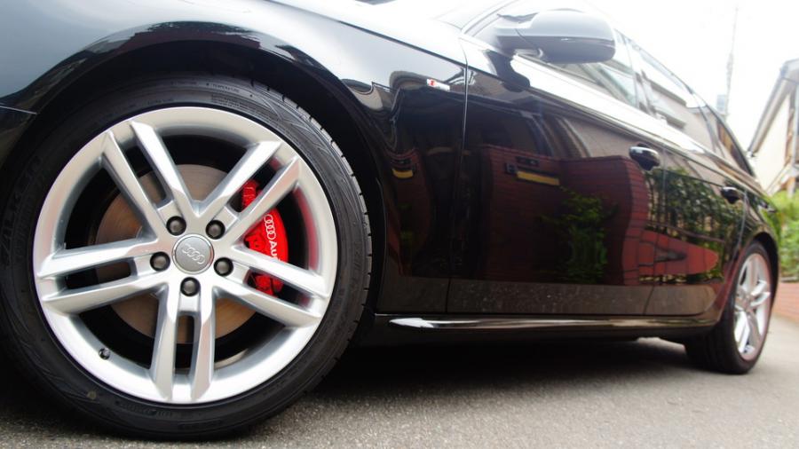 キャリパー塗装施工事例：アウディA4　キャリパー塗装　COLOR:#001 Italian losso solid　DIXELローターへ交換　D-DASHブレーキパット一台分装着 IMG8_1621_txhia1_sub4.jpg