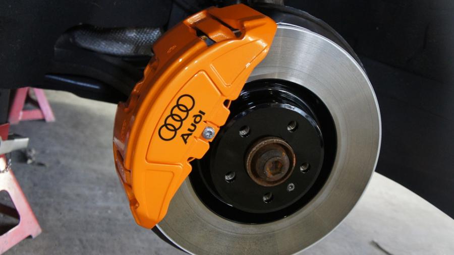 キャリパー塗装施工事例：アウディA7　キャリパー塗装＆ローター塗装　COLOR:#098 honey of pearl orange＆#005 Deep coal black IMG8_1622_weVDup_sub1.jpg