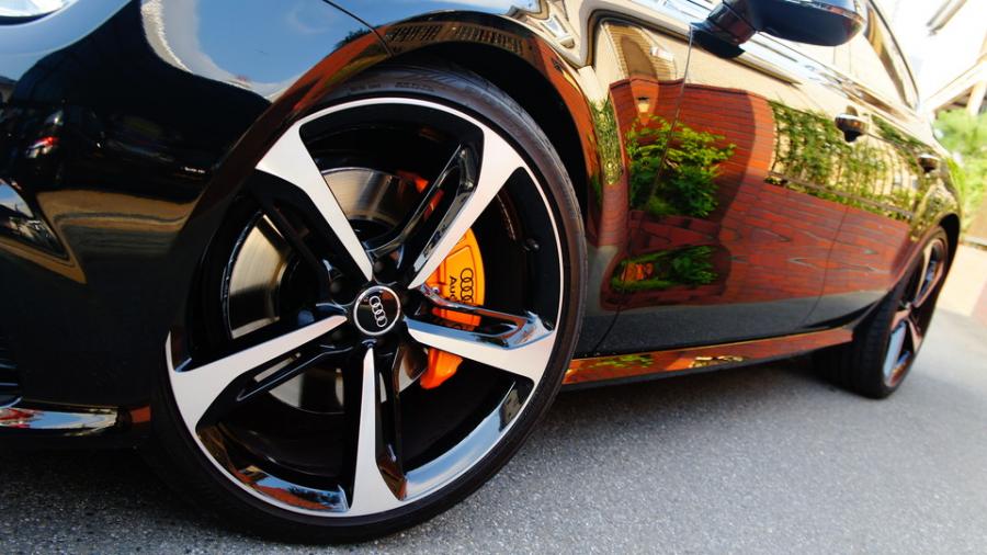 キャリパー塗装施工事例：アウディA7　キャリパー塗装＆ローター塗装　COLOR:#098 honey of pearl orange＆#005 Deep coal black IMG8_1622_weVDup_sub4.jpg