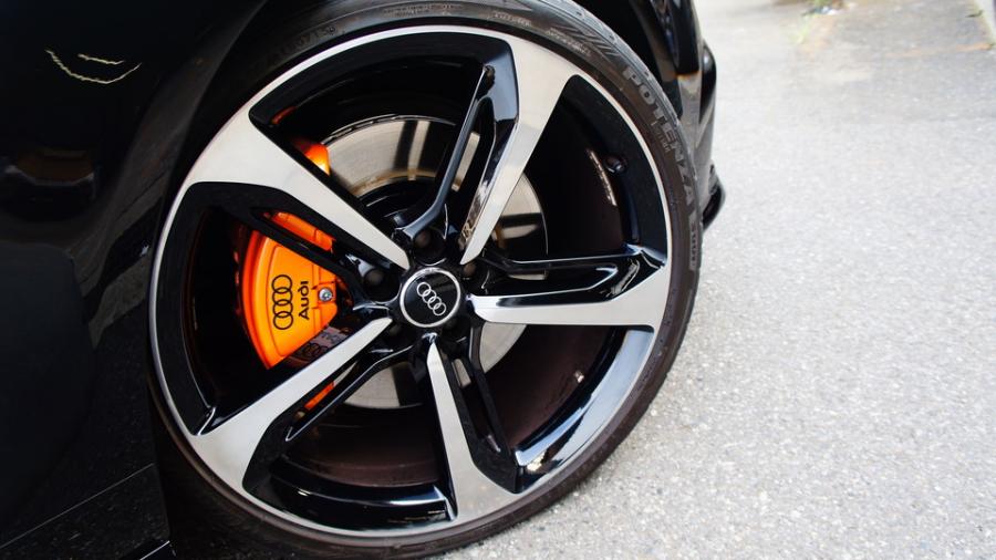 キャリパー塗装施工事例：アウディA7　キャリパー塗装＆ローター塗装　COLOR:#098 honey of pearl orange＆#005 Deep coal black IMG8_1622_weVDup_sub6.jpg