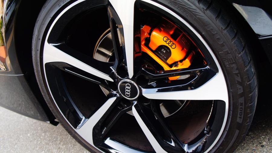 キャリパー塗装施工事例：アウディA7　キャリパー塗装＆ローター塗装　COLOR:#098 honey of pearl orange＆#005 Deep coal black IMG8_1622_weVDup_sub8.jpg