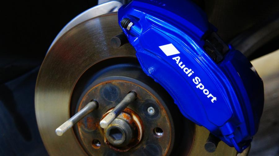 キャリパー塗装施工事例：アウディA4　キャリパー塗装　COLOR:#1115 Deep marine blue IMG8_1654_SdXTDp_sub1.jpg