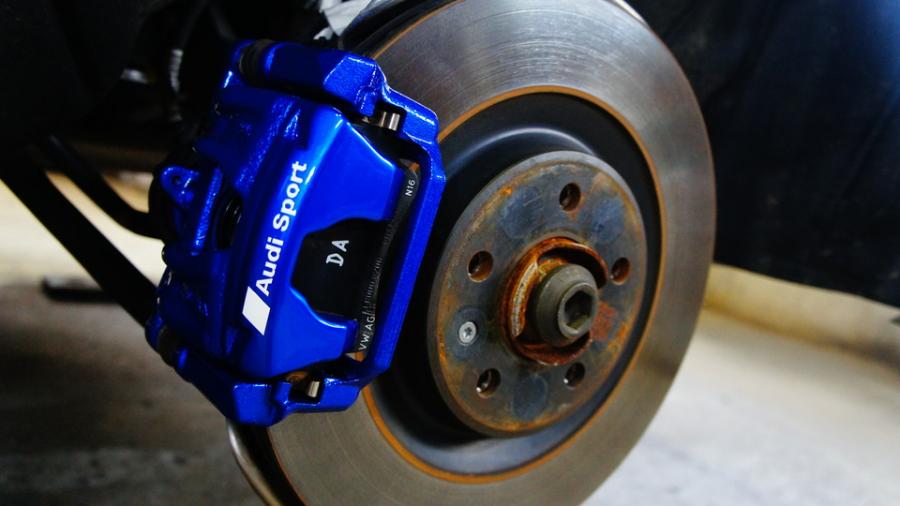 キャリパー塗装施工事例：アウディA4　キャリパー塗装　COLOR:#1115 Deep marine blue IMG8_1654_SdXTDp_sub2.jpg