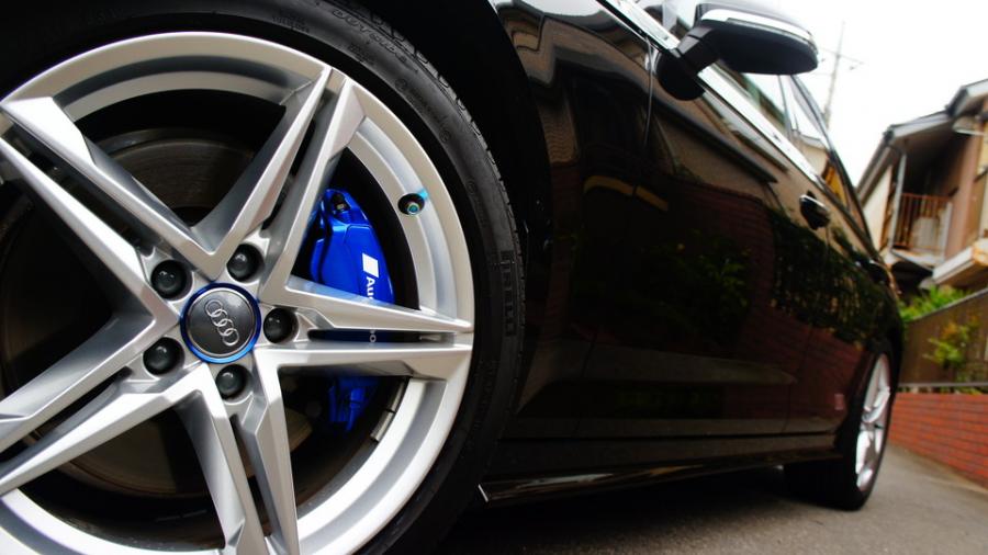 キャリパー塗装施工事例：アウディA4　キャリパー塗装　COLOR:#1115 Deep marine blue IMG8_1654_SdXTDp_sub4.jpg