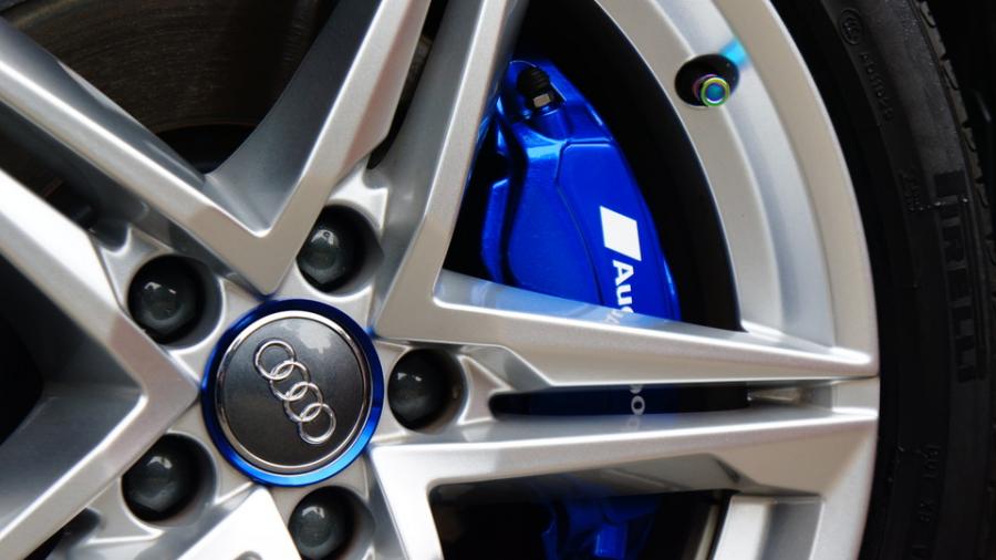 キャリパー塗装施工事例：アウディA4　キャリパー塗装　COLOR:#1115 Deep marine blue IMG8_1654_SdXTDp_sub5.jpg