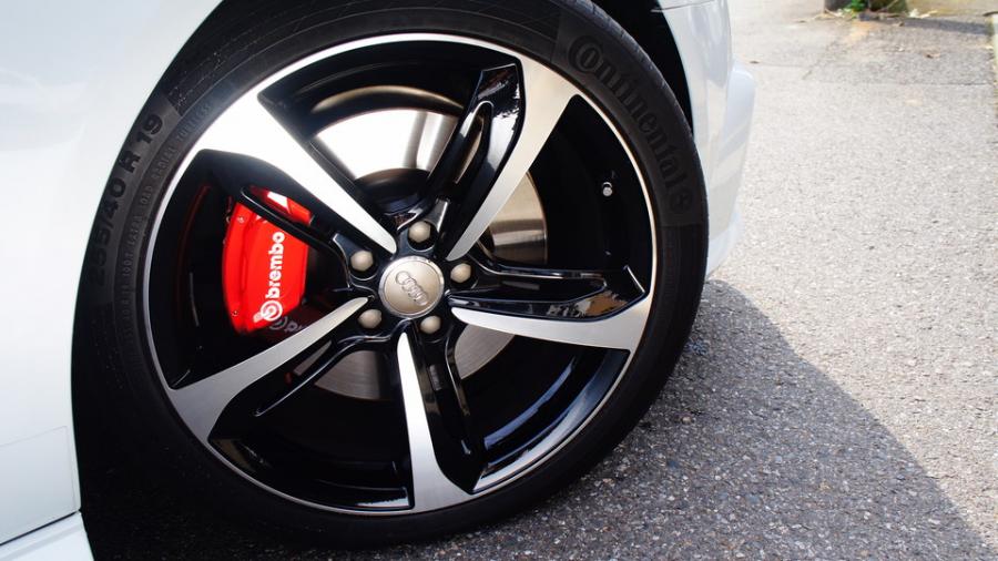 キャリパー塗装施工事例：アウディA6　キャリパー塗装　COLOR:#001 Italian losso solid IMG8_1660_5sv9Ff_sub2.jpg