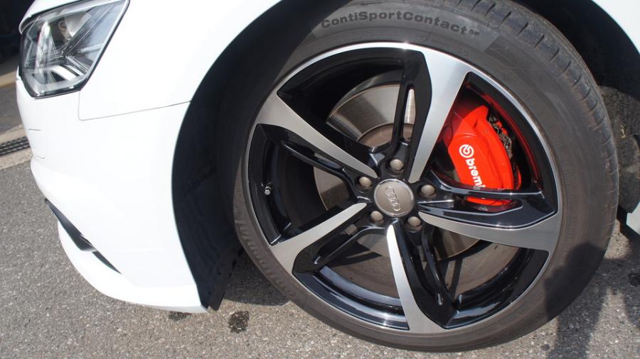 キャリパー塗装施工事例：アウディA6　キャリパー塗装　COLOR:#001 Italian losso solid IMG8_1660_5sv9Ff_sub3.jpg