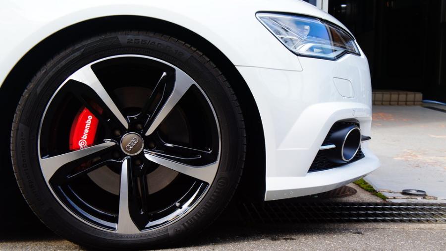 キャリパー塗装施工事例：アウディA6　キャリパー塗装　COLOR:#001 Italian losso solid IMG8_1660_5sv9Ff_sub6.jpg