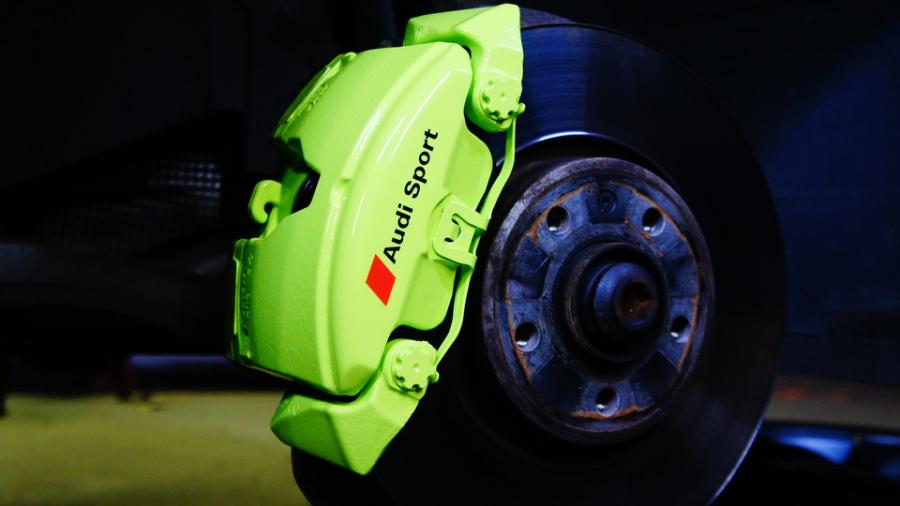 キャリパー塗装施工事例：アウディA4　キャリパー塗装　COLOR:#1116 Acid green　D-DASHダストダウンブレーキパット前後装着 IMG8_1669_eIlUbo_sub1.jpg