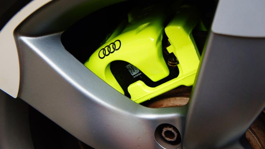 キャリパー塗装施工事例：アウディA4　キャリパー塗装　COLOR:#1116 Acid green　D-DASHダストダウンブレーキパット前後装着 IMG8_1669_eIlUbo_sub6.jpg