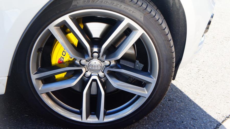 キャリパー塗装施工事例：アウディSQ5　キャリパー塗装　COLOR:#020 hawaiian passion yellow IMG8_1672_JmAmhU_sub4.jpg