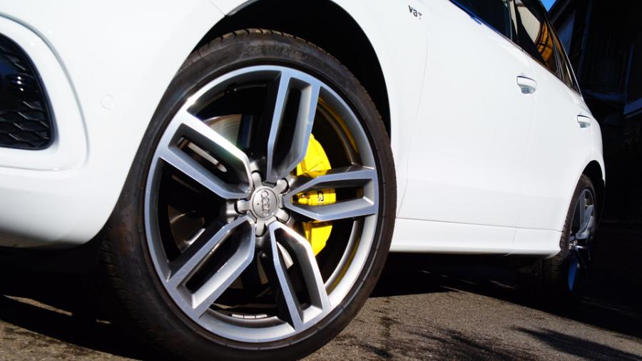 キャリパー塗装施工事例：アウディSQ5　キャリパー塗装　COLOR:#020 hawaiian passion yellow IMG8_1672_JmAmhU_sub6.jpg