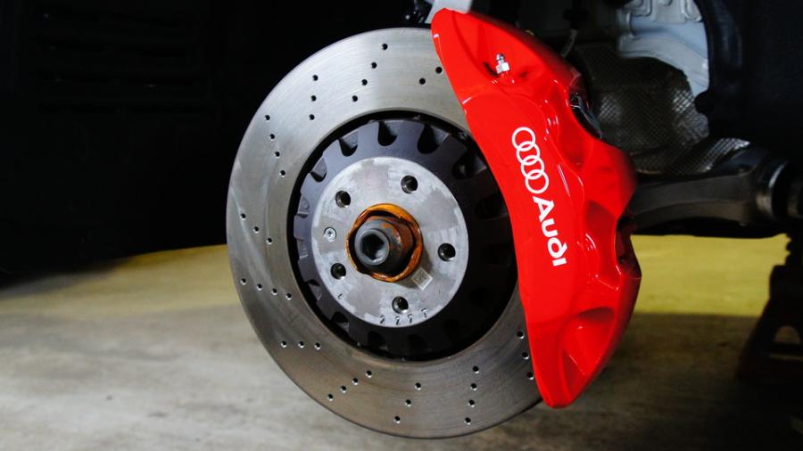 キャリパー塗装施工事例：アウディQ7　キャリパー塗装　COLOR:#001 Italian losso solid、ローター加工Type:DDS、D-DASHダストダウンブレーキパット前後装着 IMG8_1684_tjLMkB_sub1.jpg