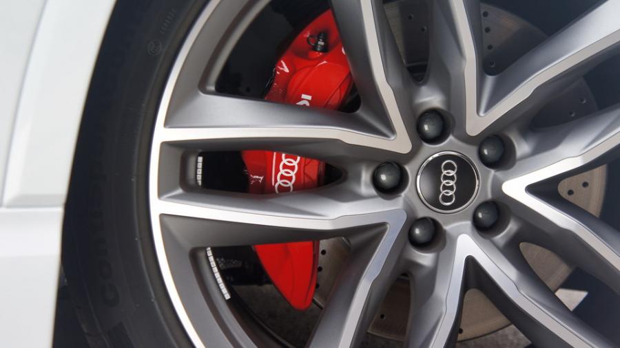 キャリパー塗装施工事例：アウディQ7　キャリパー塗装　COLOR:#001 Italian losso solid、ローター加工Type:DDS、D-DASHダストダウンブレーキパット前後装着 IMG8_1684_tjLMkB_sub5.jpg