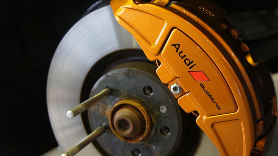 キャリパー塗装施工事例：アウディA7　キャリパー塗装　COLOR:#030 Royal art pearl orange gold IMG8_1737_jtg5fc_sub1.jpg