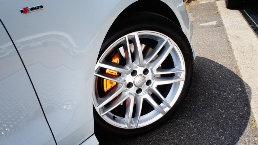 キャリパー塗装施工事例：アウディA7　キャリパー塗装　COLOR:#030 Royal art pearl orange gold IMG8_1737_jtg5fc_sub4.jpg