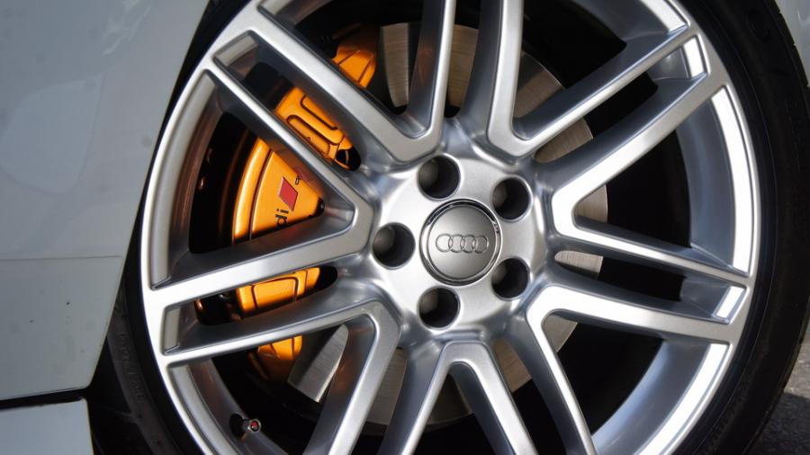 キャリパー塗装施工事例：アウディA7　キャリパー塗装　COLOR:#030 Royal art pearl orange gold IMG8_1737_jtg5fc_sub5.jpg