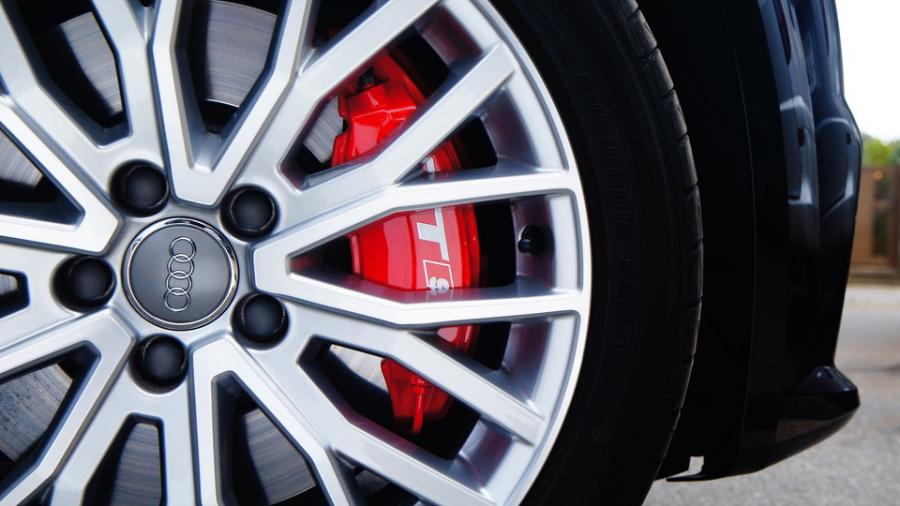 キャリパー塗装施工事例：アウディTT　キャリパー塗装　COLOR:#001 Italian losso solid IMG8_1771_z16CjY_sub6.jpg