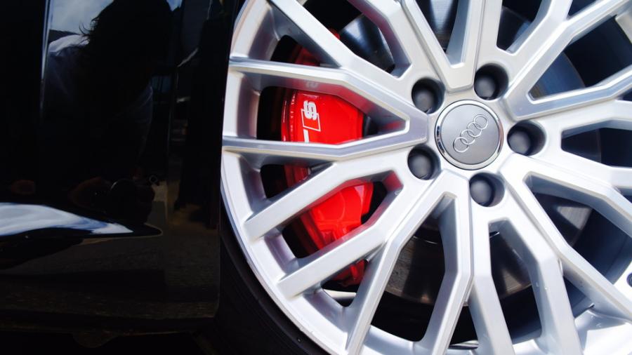 キャリパー塗装施工事例：アウディTT　キャリパー塗装　COLOR:#001 Italian losso solid IMG8_1771_z16CjY_sub8.jpg