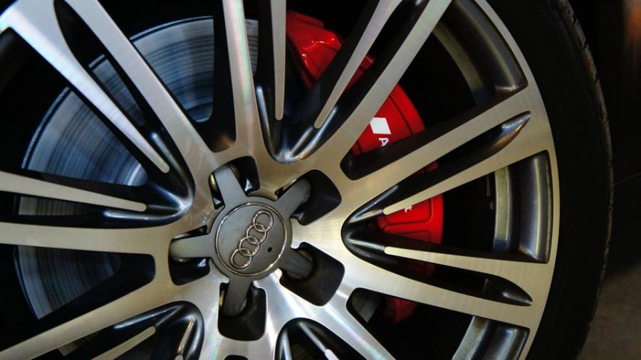 キャリパー塗装施工事例：アウディA7　キャリパー塗装　COLOR:#001 Italian losso solid IMG8_1781_WsMhat_sub4.jpg